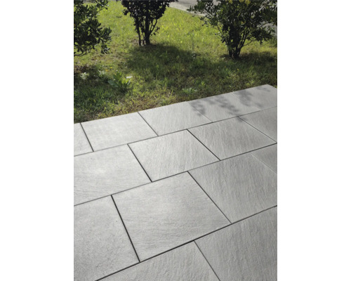 Dalles de chemin en pierre dans le jardin