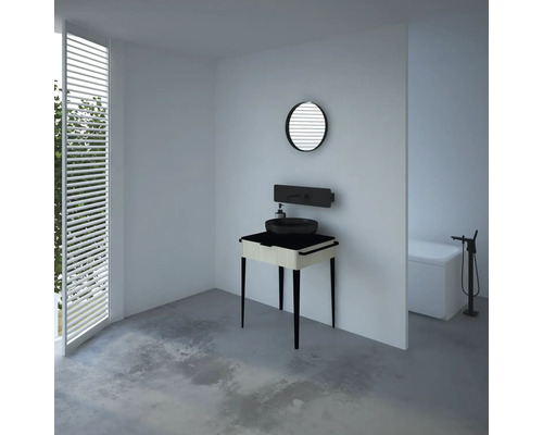 Modernes Badezimmer mit Waschtisch, Spiegel und Badewanne