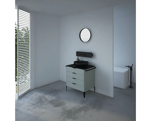 Badezimmer mit Waschtisch, Spiegel und Badewanne in modernem Design.