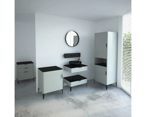 Ensemble de salle de bains moderne avec lavabo, miroir et armoire haute pour une ambiance élégante.