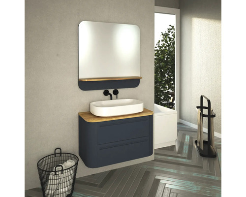 Salle de bain moderne avec meuble-lavabo, miroir et porte-serviettes