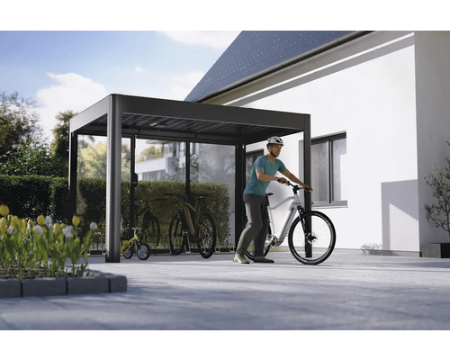 Abri à vélos avec toit solaire et vélos devant une maison
