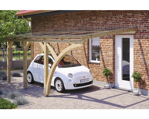 Carport aus Holz mit transparentem Dach und geparktem Auto
