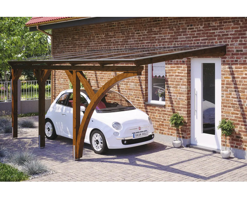 Carport aus Holz mit transparentem Dach und geparktem Auto