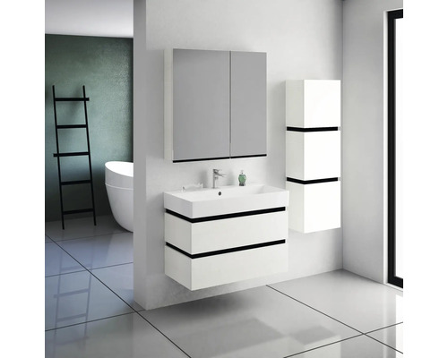 Salle de bains moderne avec lavabo, armoire de toilette et armoire haute en blanc et gris