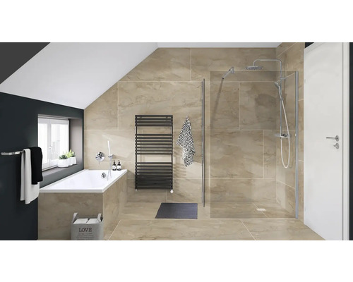 Helles Badezimmer mit Badewanne, Dusche und Heizkörper