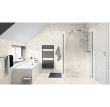 Salle de bains lumineuse avec baignoire, douche et radiateur