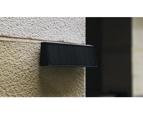 An der Wand montierte Solarleuchte