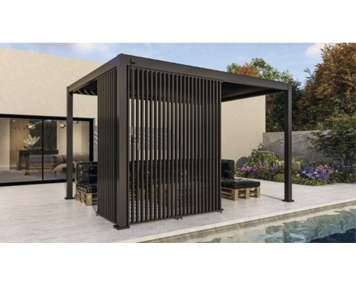 Pergola avec paroi à lamelles et mobilier de jardin à côté de la piscine