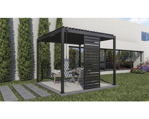 Pergola avec paroi à lamelles dans un jardin avec coin salon.