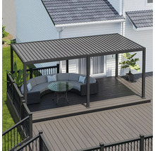 Pergola avec meubles sur une terrasse