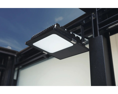 Projecteur LED carré pour montage sur une structure de plafond.