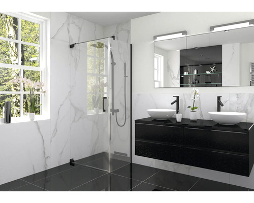 Salle de bain lumineuse avec douche, double vasque et miroir