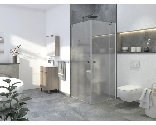 Salle de bains lumineuse avec douche, lavabo, toilettes et carrelage