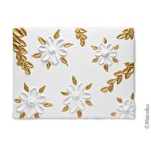 Structure en relief décorative avec fleurs et feuilles