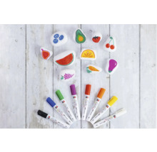 Bemalte Steine mit Obstmotiven und Farbstifte