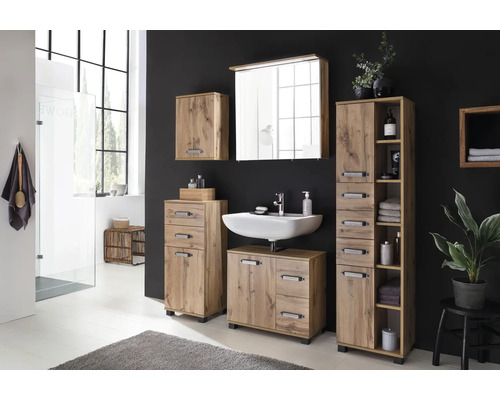 Salle de bain moderne avec lavabo, armoire de toilette et meubles en bois pour les accessoires de salle de bain
