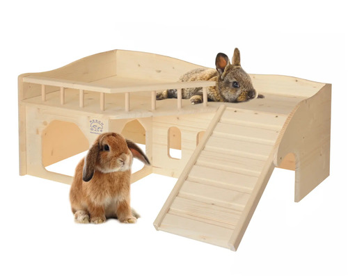 Holzhaus für Kleintiere mit Rampe und zwei Kaninchen