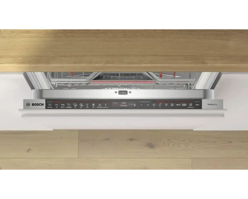 Lave-vaisselle Bosch partiellement ouvert avec panneau de commande.