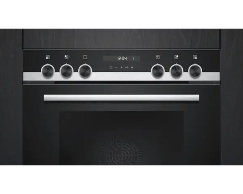 Gros plan d''un four noir avec boutons rotatifs et affichage numérique