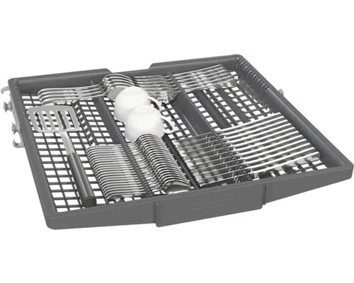 Insert de lave-vaisselle avec couverts, tasses et ustensiles de cuisine