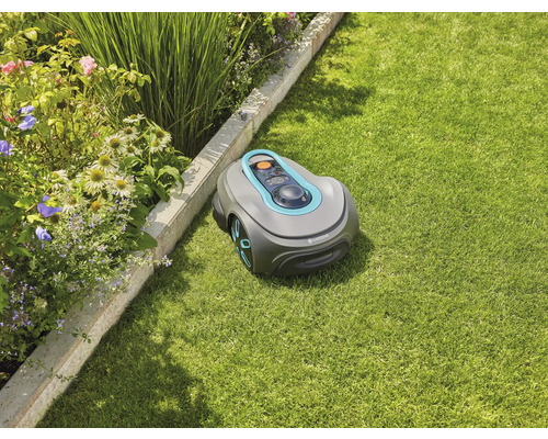 Gardena Mähroboter auf Rasenfläche