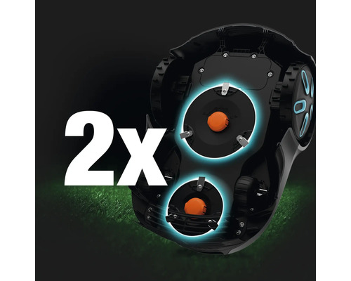 Dessous d''un robot tondeuse avec deux systèmes de coupe