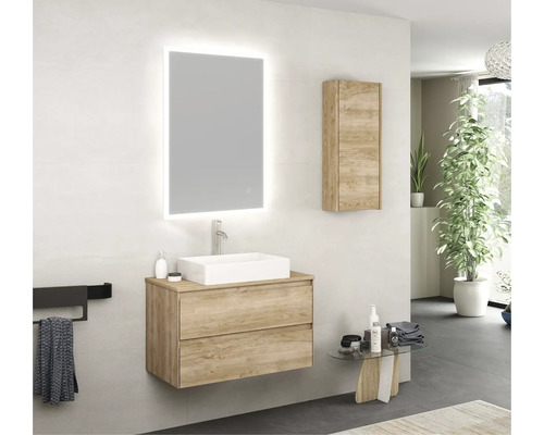 Salle de bains moderne avec meuble sous-vasque, vasque à poser, armoire de toilette et armoire suspendue aspect bois pour une atmosphère claire et organisée