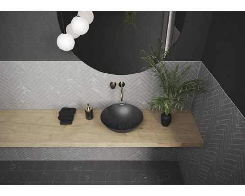 Modernes Badezimmer mit Aufsatzwaschbecken, Holzablage und Spiegel