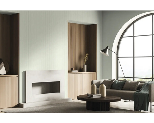 Wohnzimmer mit Kamin, Sofa, Stehlampe und grossem Fenster