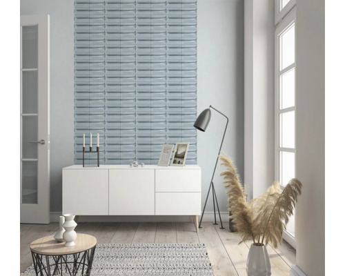 Wohnzimmer mit Wandpaneelen, Kommode, Stehlampe und Dekoration