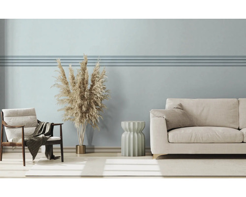 Salon lumineux avec fauteuil, canapé et herbe ornementale