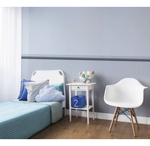 Chambre d''enfant avec lit, table de chevet et chaise