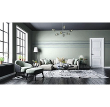 Wohnzimmer mit Sofa, Sessel, Teppich und Zimmerpflanzen in einem modernen Design.