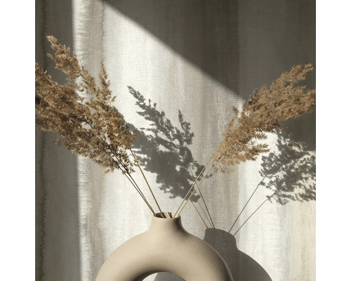 Fleurs séchées décoratives dans un vase en céramique