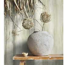 Dekoratives Stillleben mit Vase und getrockneten Blumen auf einem Tisch