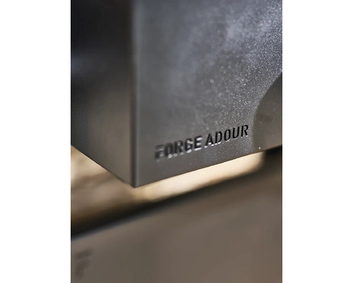 Vue détaillée du four avec lettrage FORGE ADOUR