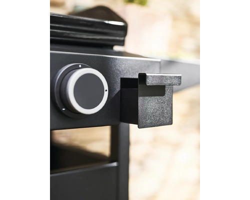 Gros plan d''un gril à gaz avec bouton rotatif et tablette latérale