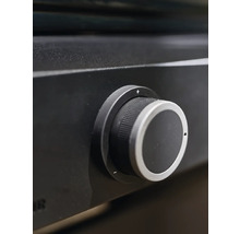 Gros plan d''un bouton rotatif avec symboles plus et moins pour le réglage de la température