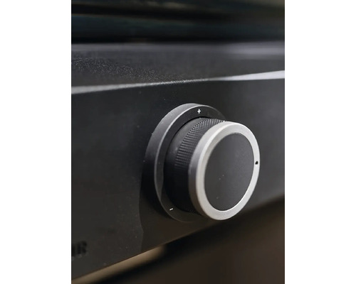 Gros plan d''un bouton rotatif avec symboles plus et moins pour le réglage de la température