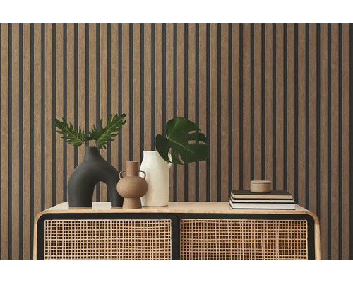 Décoration murale décorative avec panneaux de bois et buffet élégant