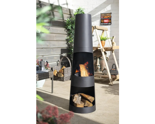 Schwarzer Stahl Terrassenofen mit Holzfeuer für den Aussenbereich