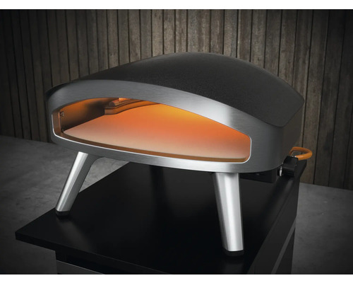 Pizzaofen mit Gasanschluss auf einem Tisch