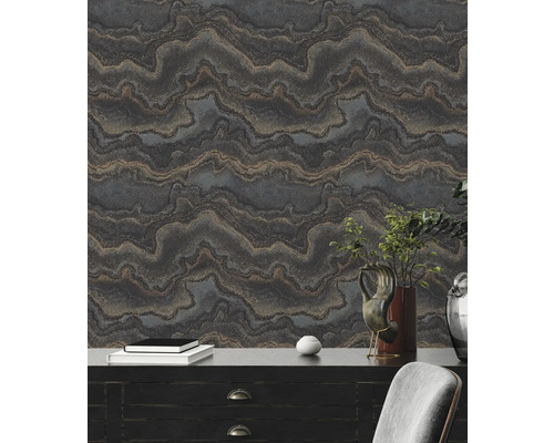 Dekorative Tapete mit abstraktem Muster im Wohnraum