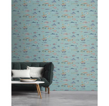 Salon avec canapé et papier peint à motif de poissons