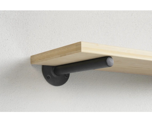 Holzregal mit schwarzer Metallhalterung an der Wand