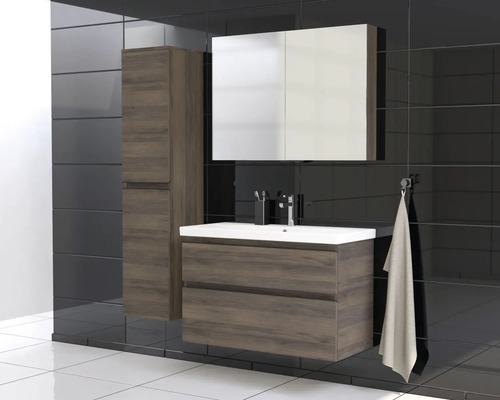 Salle de bain avec meuble-lavabo, armoire de toilette et armoire haute