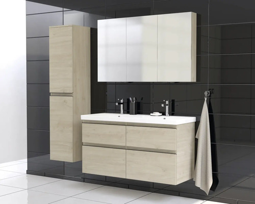 Badezimmer mit Waschtischunterschrank, Spiegelschrank und Hochschrank im modernen Stil