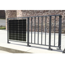 Clôture métallique avec panneau solaire intégré