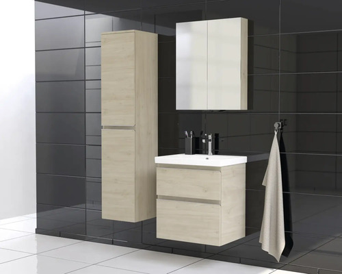 Salle de bains avec lavabo, armoire de toilette et armoire haute
